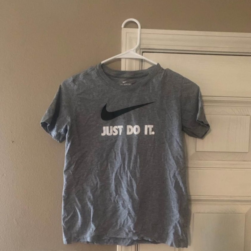 Boys Nike medium t sgirt